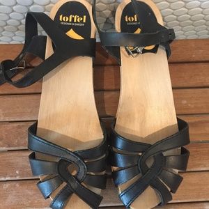 Swedish Hasbeens Women's Cross Strap Debutant Dark